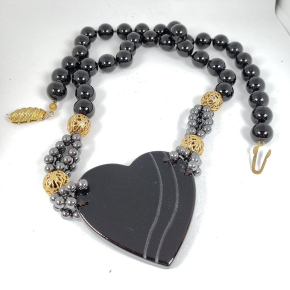 Black heart necklace w/charcoal & black beads - Picture 3 of 11